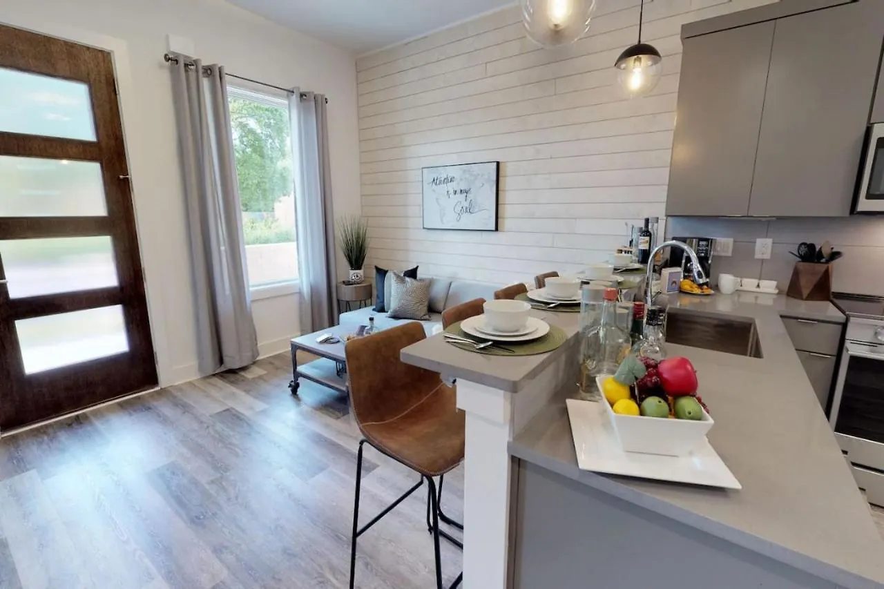 Great Location 1 Bedroom Sleeps 4의 연락처
